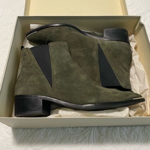 Marc Fisher new suede Chelsea boots